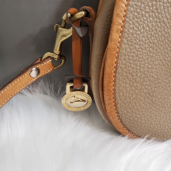 Dooney & Bourke crossbody tan/brown all leather - Picture 9 of 12